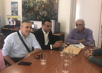 Επιτυχία η εγκατάσταση των προσφύγων σε ξενοδοχεία; – Συναντήθηκαν Βίτσας και Καρυπίδης  – Ο Επίκαιρος καταγράφει