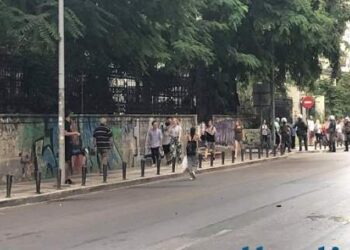 Επεισόδια κουκουλοφόρων και διαδηλωτών στην πορεία για τη Μακεδονία [εικόνες & βίντεo]