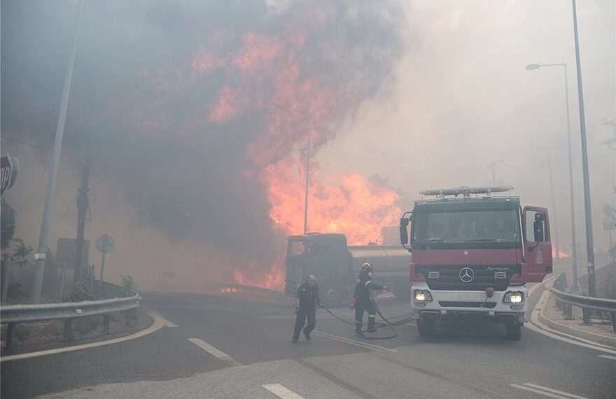 Κινέτα: Κόλαση φωτιάς – Εκκενώθηκαν τρεις οικισμοί