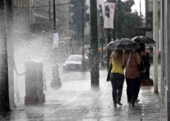 «Ποτάμια» οι δρόμοι στην Παύλου Μελά από τη νέα σφοδρή καταιγίδα στην Κοζάνη (βίντεο)