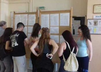 Πανελλήνιες 2018: Το «ασανσέρ» των βάσεων – Πάνω η Νομική, κάτω Πολυτεχνικές και Ιατρική