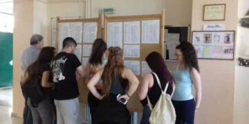 Πανελλήνιες 2018: Το «ασανσέρ» των βάσεων – Πάνω η Νομική, κάτω Πολυτεχνικές και Ιατρική