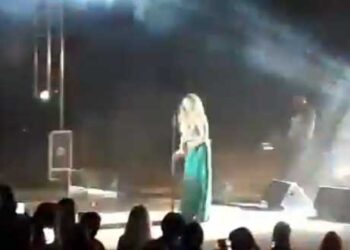 Μάγεψε το κοινό η Νατάσσα Μποφίλιου στο Ανοιχτό Θέατρο Ποντοκώμης – Δείτε βίντεο από τη συναυλία