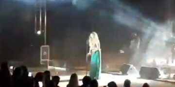 Μάγεψε το κοινό η Νατάσσα Μποφίλιου στο Ανοιχτό Θέατρο Ποντοκώμης – Δείτε βίντεο από τη συναυλία