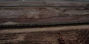 Έντονη κινητικότητα αλλά χαμηλά ο πήχης του τιμήματος για τους λιγνίτες της ΔΕΗ – Μπαλαντέρ οι Τσέχοι που μιλάνε με όλους για πιθανή συμμαχία