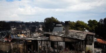 Φωτιές στην Αττική: Εφάπαξ επίδομα 5.000 ευρώ για τους πληγέντες ανακοίνωσε η κυβέρνηση