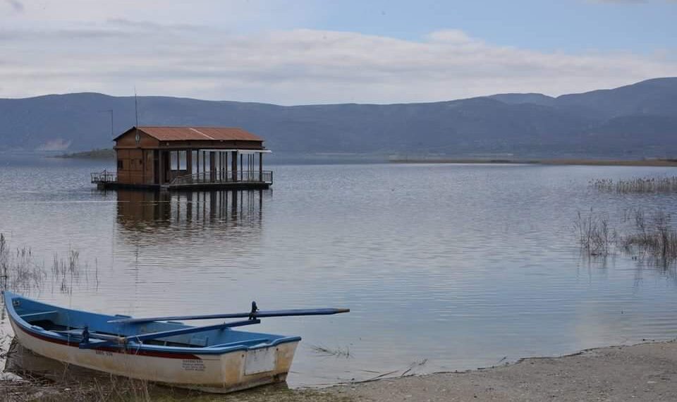 Απαγόρευση κολύμβησης στη λίμνη Βεγορίτιδα – Εντοπίστηκε μεγάλη ποσότητα φυτοπλαγκτόν