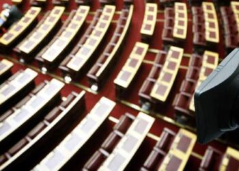 Αυξήσεις έως και 60% στους μισθούς διοικήσεων συγκεκριμένων ΔΕΚΟ δίνει η κυβέρνηση