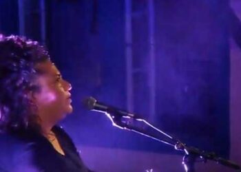 Μάγεψε το κοινό η Ματούλα Ζαμάνη στο Φιλοπρόοδο Σύλλογο Κοζάνης – Δείτε βίντεο από τη συναυλία