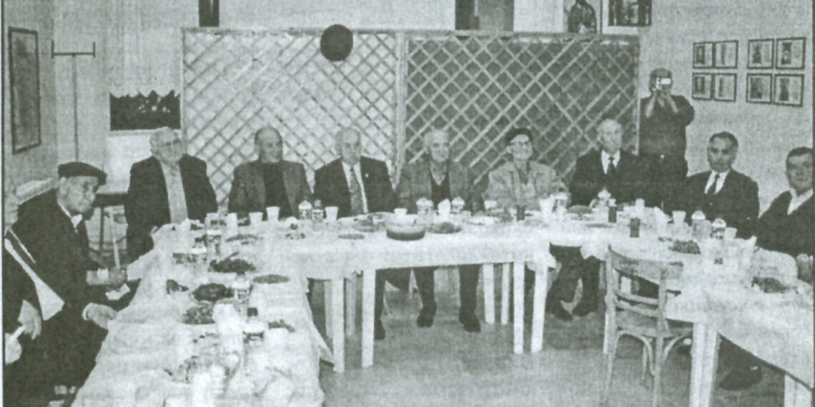 Το φιλόξενο τραπέζι του Συλλόγου Μικρασιατών Πτολεμαΐδας στους συμπατριώτες του, το 2005 – Από τη στήλη του κ. Γ. Καζαντζή στον Παλμό 11/07/2018