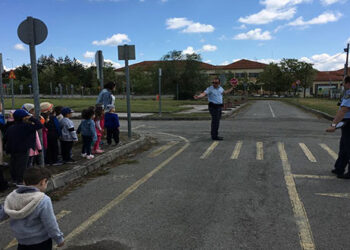 Η Αστυνομική Διεύθυνση Δυτικής Μακεδονίας υποδεικνύει στα παιδιά τους κινδύνους στη διαδρομή για το σχολείο