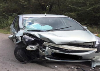 Κοζάνη: Τροχαίο ατύχημα στην πίσω πλευρά του δάσους ‘Κουρί’ – Σύγκρουση ΙΧ με φορτηγό (Φωτογραφίες)