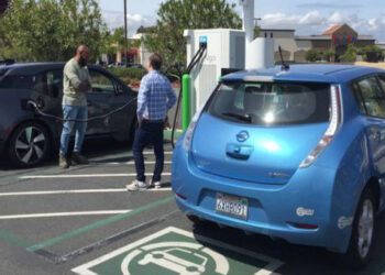 Mckinsey: Απίθανο να προκαλέσουν ενεργειακή κρίση τα ηλεκτρικά αυτοκίνητα