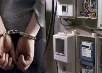 Φλώρινα: Χειροπέδες σε 68χρονο που άλλαξε τα φώτα σε ρολόι της ΔΕΗ