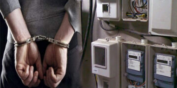 Φλώρινα: Χειροπέδες σε 68χρονο που άλλαξε τα φώτα σε ρολόι της ΔΕΗ