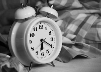 Σε εξέλιξη η ψηφοφορία για τη διατήρηση ή μη της θερινής ώρας – Δείτε πού ψηφίζετε