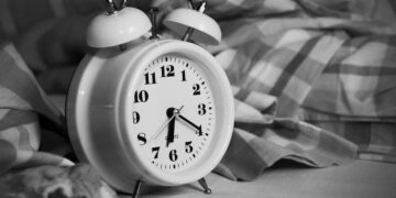 Σε εξέλιξη η ψηφοφορία για τη διατήρηση ή μη της θερινής ώρας – Δείτε πού ψηφίζετε