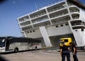 Το λεωφορείο του ταξιδιωτικού “Stogiannis” στο Πλοίο Ελ. Βενιζέλος! Δείτε τη φωτογραφία