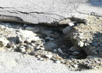 Βελβεντό: “Τα χάλια μας τα μαύρα. Τρύπες ορθάνοιχτες και επικίνδυνες…”