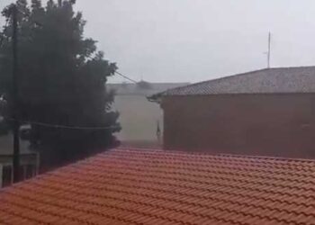 «Άνοιξαν οι ουρανοί» στην Πτολεμαΐδα – Δείτε βίντεο από τη σφοδρή καταιγίδα