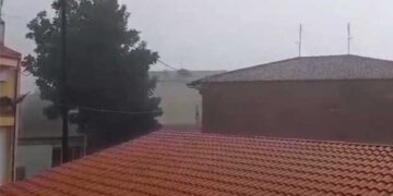 «Άνοιξαν οι ουρανοί» στην Πτολεμαΐδα – Δείτε βίντεο από τη σφοδρή καταιγίδα