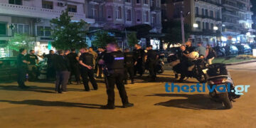 Άγριο ξύλο μεταξύ νεαρών στο κέντρο της Θεσσαλονίκης – Προσήχθησαν οκτώ άτομα