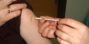 Το «παραθυράκι» που στέλνει στο σχολείο παιδιά που δεν έκαναν εμβόλια