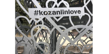 Ξεκινούν οι πρόβες για τον «Ρωμαίο και Ιουλιέτα» από το ΔΗΠΕΘΕ Κοζάνης – Οι ηθοποιοί στήνουν τον «Τοίχο των Ερωτευμένων» στην Κεντρική Πλατεία