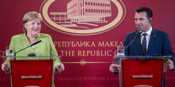 Μέρκελ σε Σκόπια: Αλλάξτε το όνομά σας με το δημοψήφισμα για να μπείτε σε ΝΑΤΟ-ΕΕ