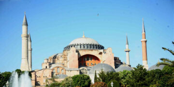 Η Αγιά Σοφιά παραμένει μουσείο