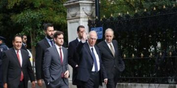 Υπό διάλυση η Ένωση Κεντρώων – Αποχωρούν δύο βουλευτές