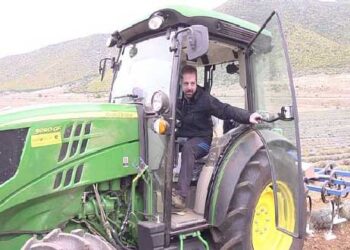 Λάζαρος Σεμερτζίδης, από την Ξηρολίμνη Κοζάνης: Πώς τα κατάφερε να είναι Καλύτερος νέος Έλληνας αγρότης για το 2018 [εικόνες]