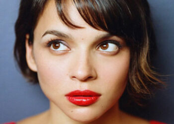 Η Μουσική Γωνιά του Μίλτου Ηλιάδη στο e-ptolemeos.gr – Norah Jones & The Peter Malick Group – Deceptively Yours