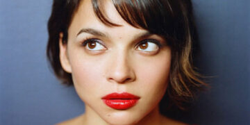 Η Μουσική Γωνιά του Μίλτου Ηλιάδη στο e-ptolemeos.gr – Norah Jones & The Peter Malick Group – Deceptively Yours