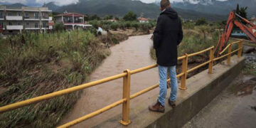 Συναγερμός στην ΕΥΑΘ – Εντοπίστηκε πετρέλαιο στην λίμνη Πολυφύτου