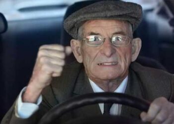 Νέες εξετάσεις για δίπλωμα θα δίνουν οι οδηγοί άνω των 74 ετών