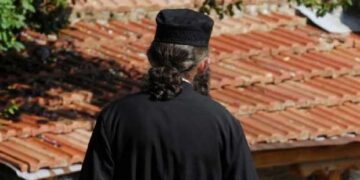 Καστοριά: Ζευγάρι απατεώνων «έγδυναν» Ιερείς και μοναχές