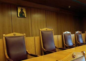Το ΣτΕ αρνήθηκε να κατεβάσει τις θρησκευτικές εικόνες από την αίθουσα