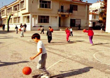 Αγιασμός για τη νέα σχολική χρονιά – Όλες οι αλλαγές που θα εφαρμοστούν φέτος, ωράρια και η “τσάντα στο σχολείο”