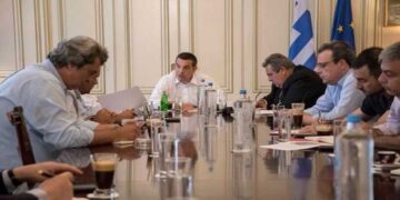 Οι ηλίθιοι και οι μεταηλίθιοι…. – Γράφει ο Τάσος Φούντογλου