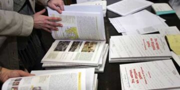 Αλλαγές και στα σχολικά βιβλία ιστορίας της Ελλάδας φέρνει η συμφωνία των Πρεσπών λέει ο Μπόλαρης