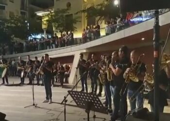 Πλημμύρισε από ήχους χάλκινων πνευστών η κεντρική πλατεία Κοζάνης! (video)