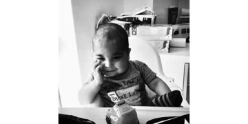 O ΕΛΕΥΘΕΡΟΣ ΤΥΠΟΣ για τον πιτσιρικά από την Πτολεμαΐδα: “Ο Χρήστος νίκησε την αρρώστια και οι γονείς του τη γραφειοκρατία”