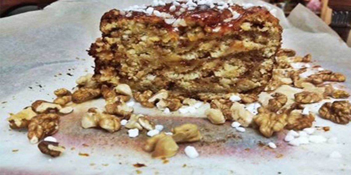 Μαγειρεύοντας με την Αρετή: Γλυκιά πλεξούδα με καρύδια και αμύγδαλα!