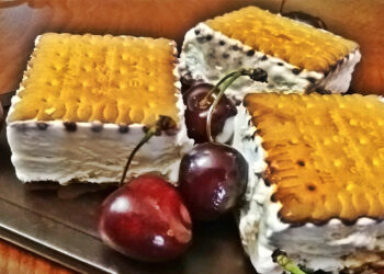 Μαγειρεύοντας με την Αρετή:  Σάντουιτς παγωτίνια με γλυκό κεράσι!