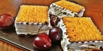 Μαγειρεύοντας με την Αρετή:  Σάντουιτς παγωτίνια με γλυκό κεράσι!