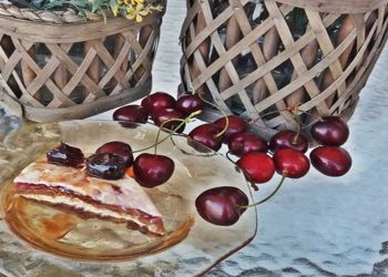 Μαγειρεύοντας με την Αρετή: Γιαουρτογλυκό με μπισκότα, ζελέ και γλυκό κεράσι!