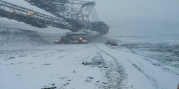 Μάχη με το χιονιά δίνουν οι λιγνιτωρύχοι στο ΛΚΔΜ  – Για να μην απειληθεί η ηλεκτροδότηση της χώρας