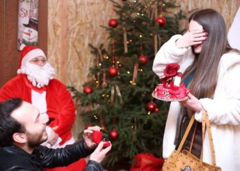 Η πρωτότυπη και όμορφη πρόταση γάμου του Κώστα από την Πτολεμαΐδα, στην Αργυρώ, στο σπιτάκι του Άγιου Βασίλη στη Βέροια