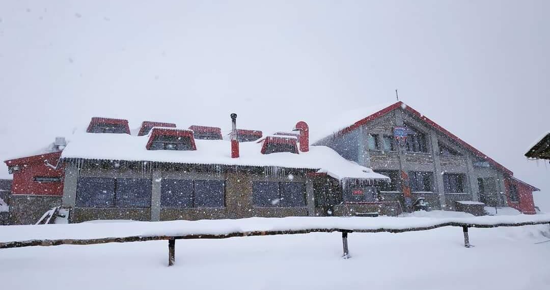 Συνεχίζει η πυκνή χιονόπτωση με αμείωτους ρυθμούς στη Βασιλίτσα, στους – 9.2 βαθμούς Κελσίου